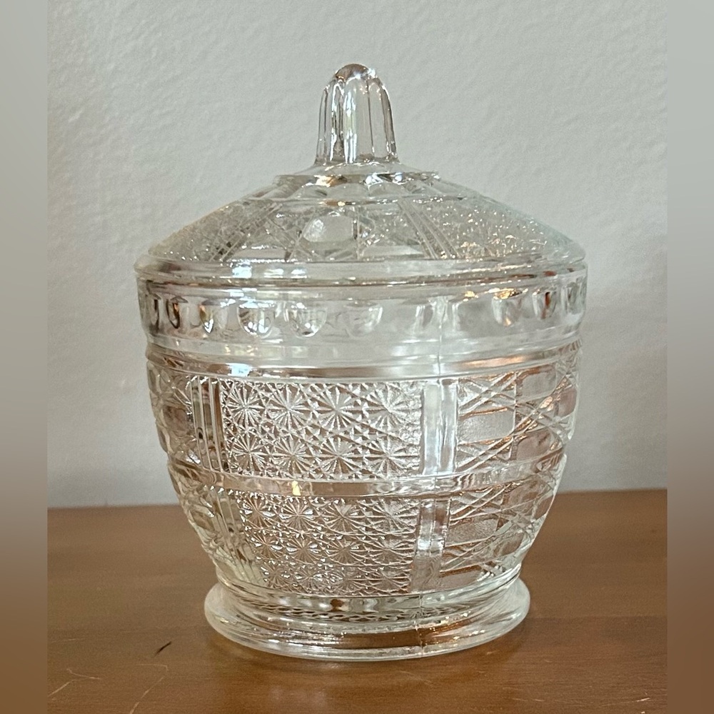VINTAGE HOBBS BLOCK DAISY PANEL THUMBPRINT COVERED SUGAR Or CANDY DISH